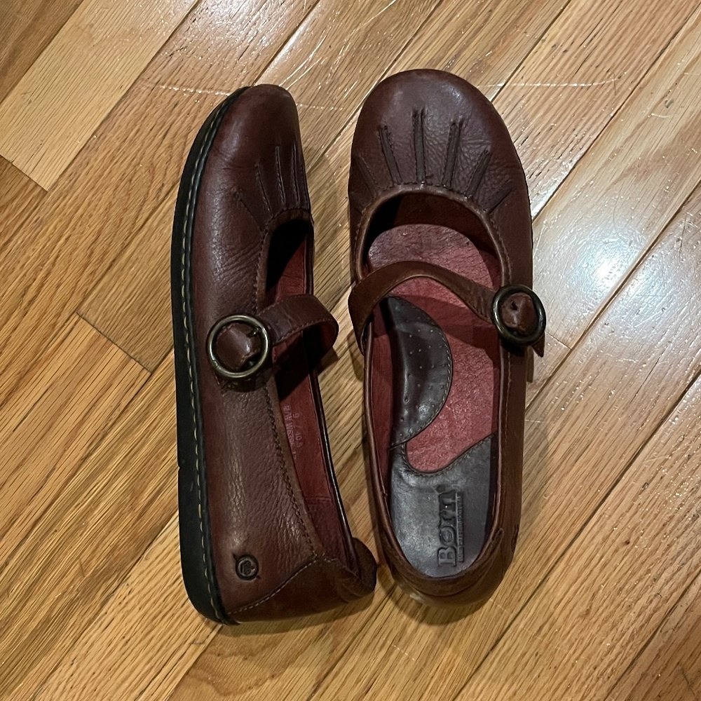 Red/Brown Born leather Mary Janes size 9